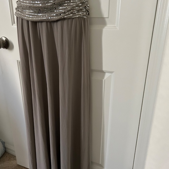 R&M Richards Special Occasions Women’s Dress/Gown-Size 10 - Picture 3 of 6